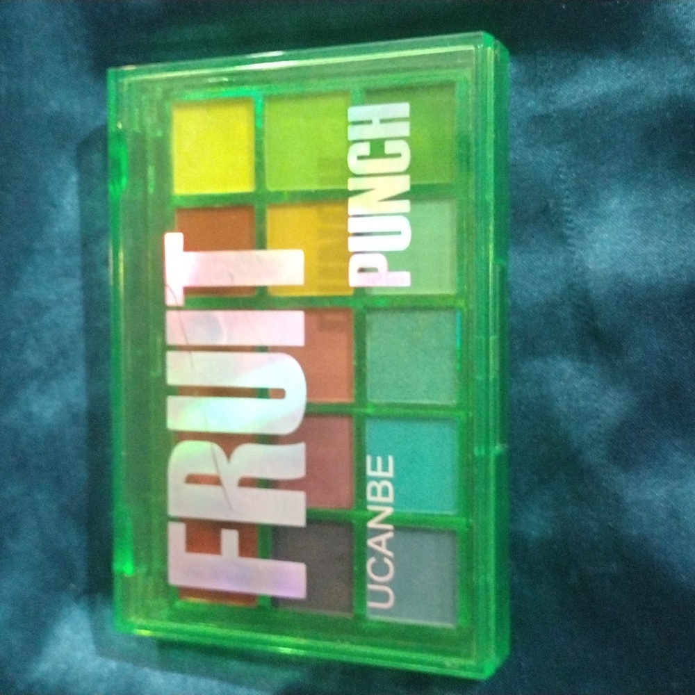 FRUIT PUNCH EYESHADOW PALLETE NWOT - Picture 4 of 6